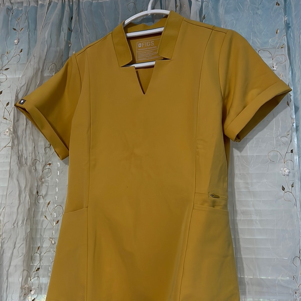 Figs scrub top. Color is Ochre. Used but I rarely wear it. Size Small